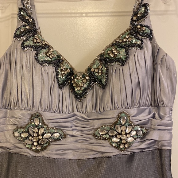 Beautiful gown - Picture 4 of 6